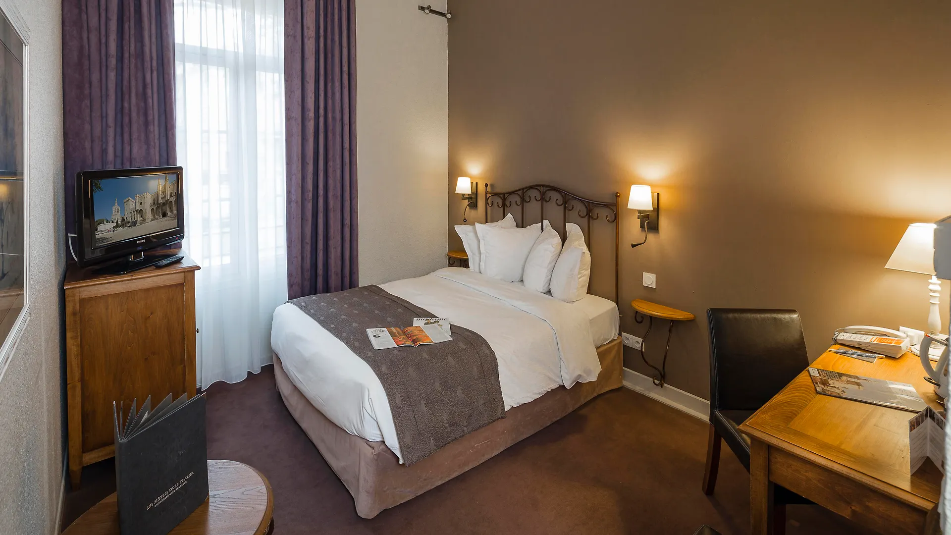 אביניון Hotel De L'Horloge