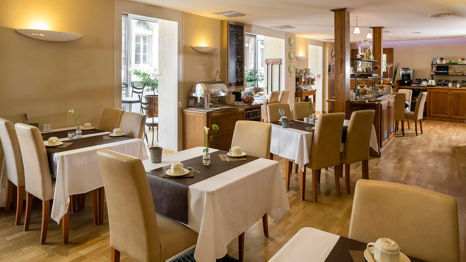 אביניון Hotel De L'Horloge
