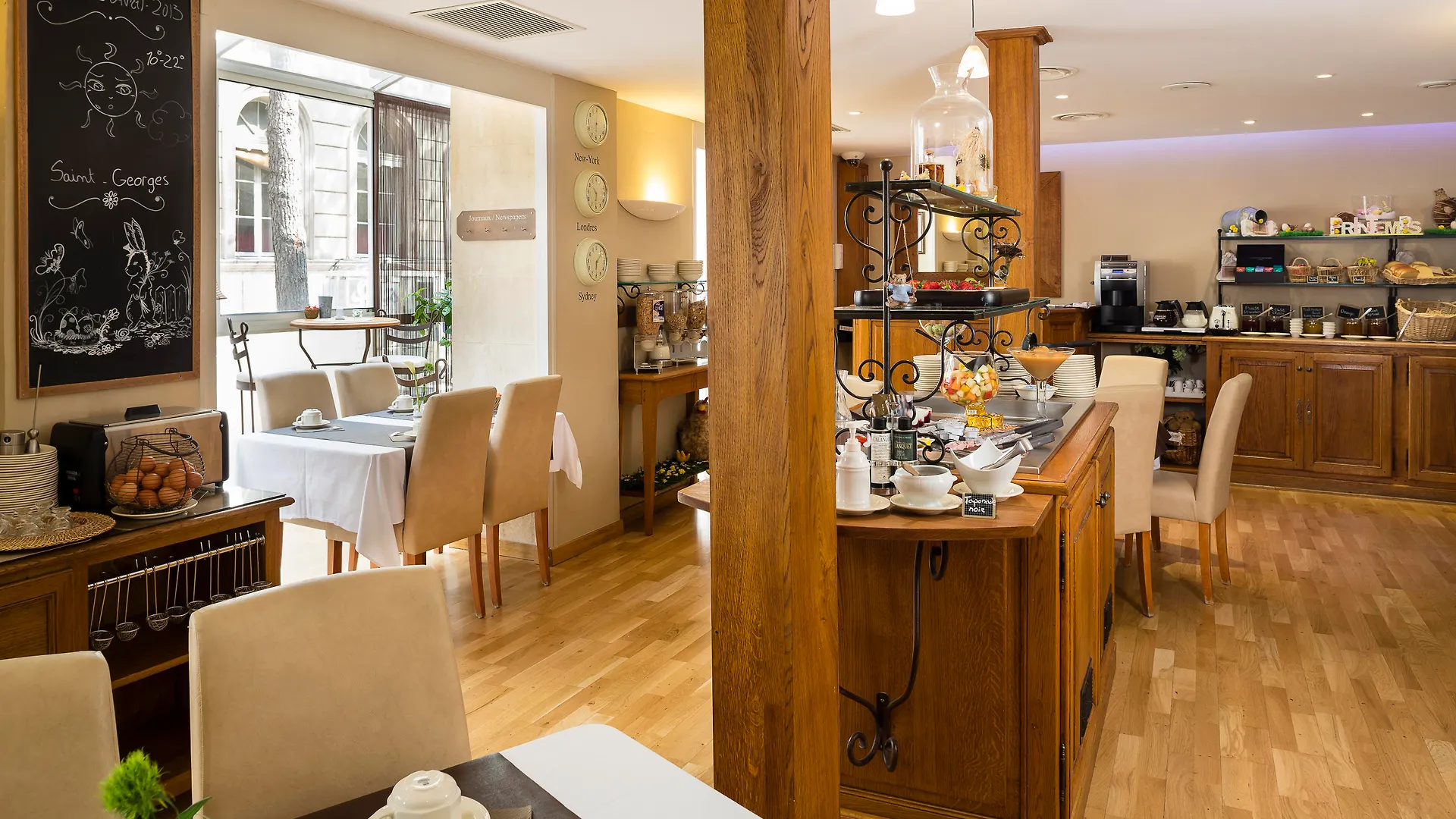 אביניון Hotel De L'Horloge 4*,