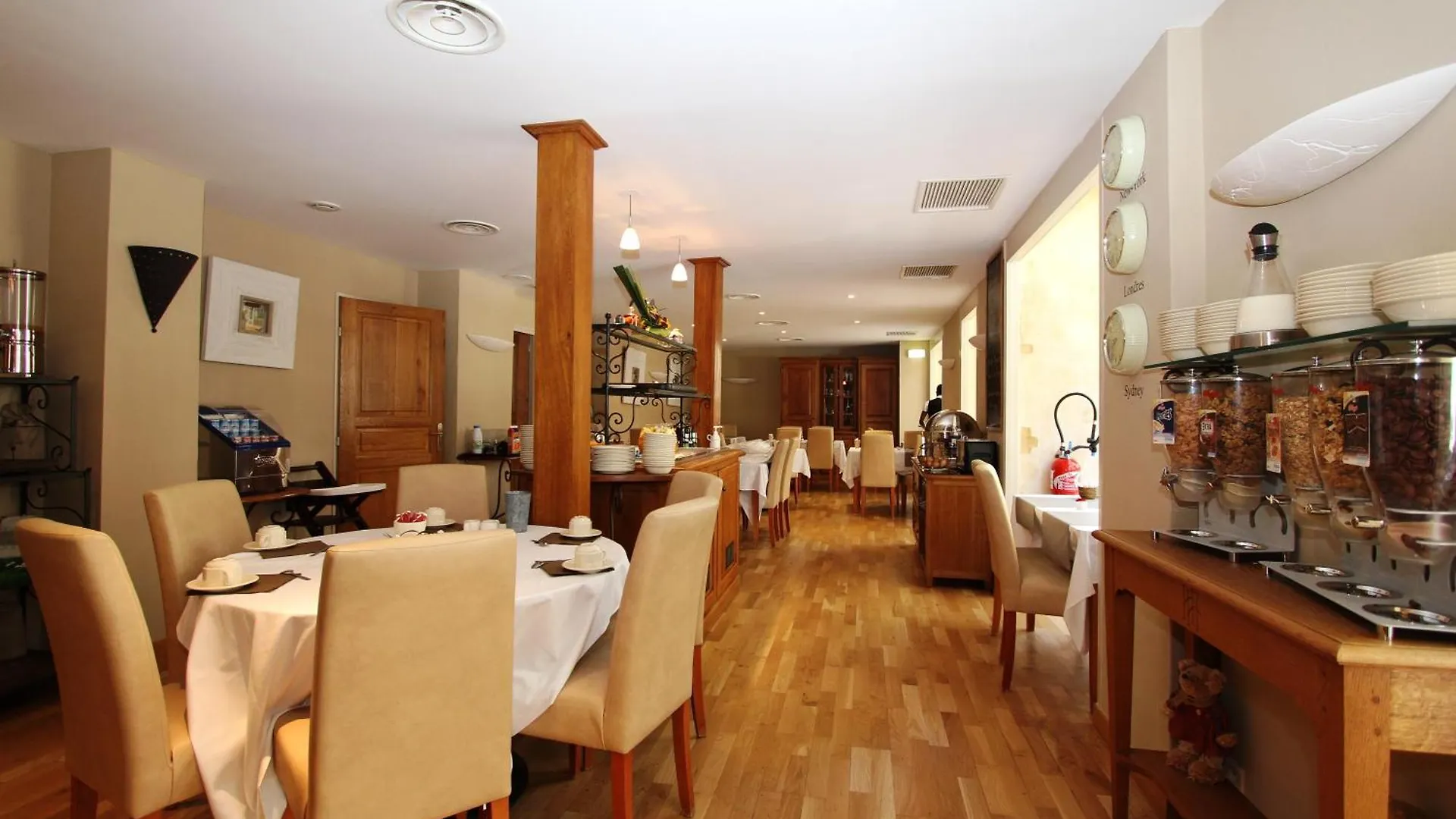 אביניון Hotel De L'Horloge
