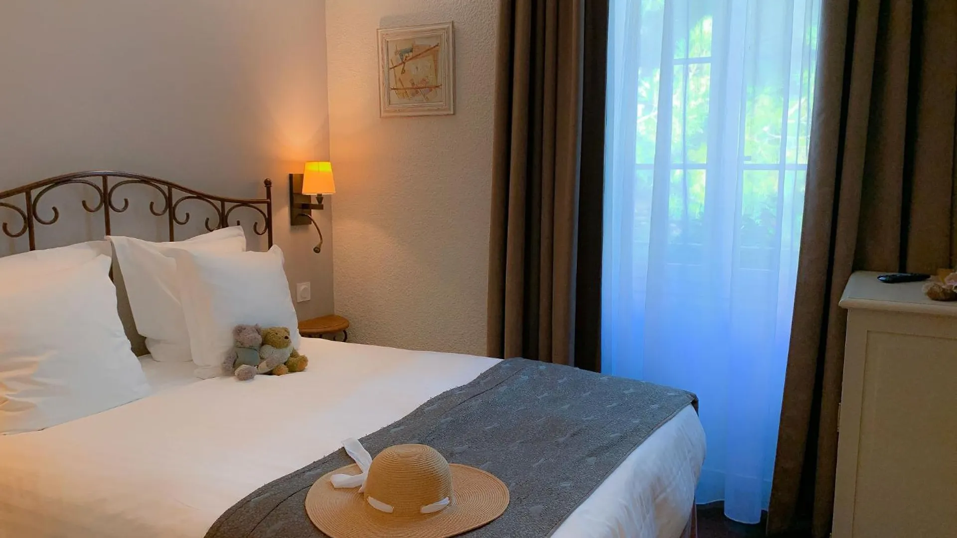 אביניון Hotel De L'Horloge 4*,  צרפת
