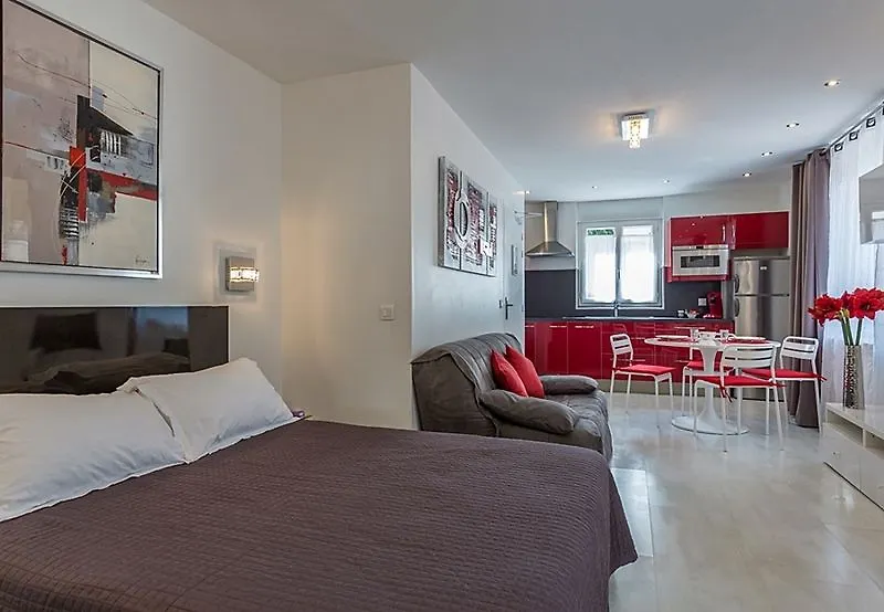 אביניון Hotel De L'Horloge
