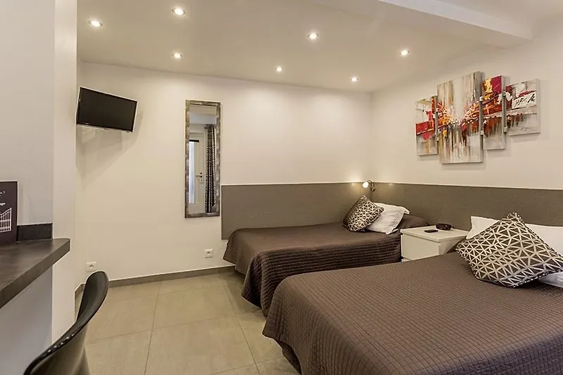 אביניון Hotel De L'Horloge 4*,  צרפת